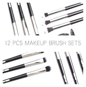 Set of 12 makeup brushes.